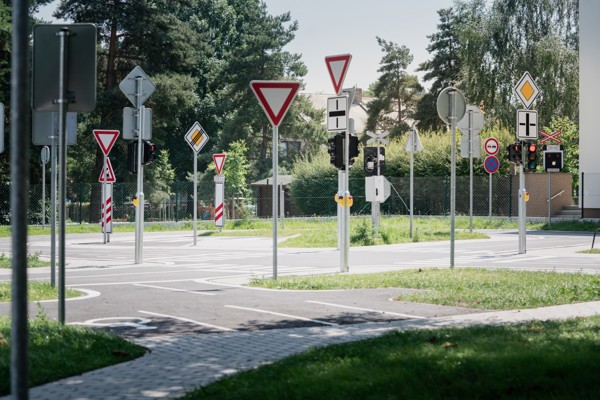 Nové dopravní hřiště v Chotěboři. Místo, kde se děti učí bezpečně pohybovat na cestách
