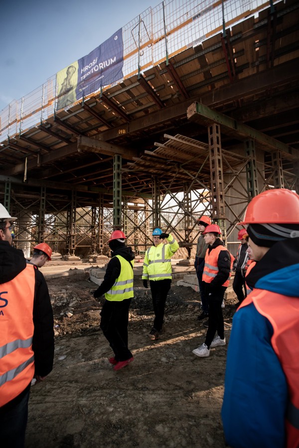Studenti školy HORSTAV navštívili stavbu na D35