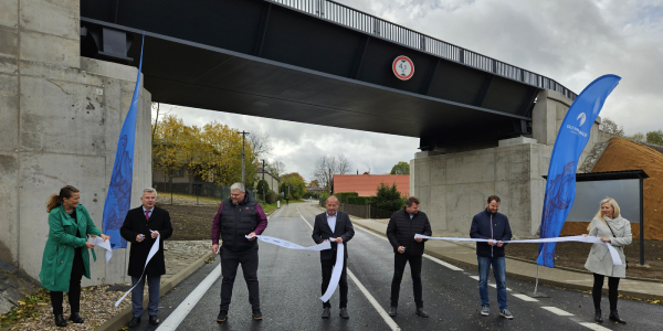 Naši MOSŤÁCI ukončili rekonstrukci železničního mostu v Holetíně.