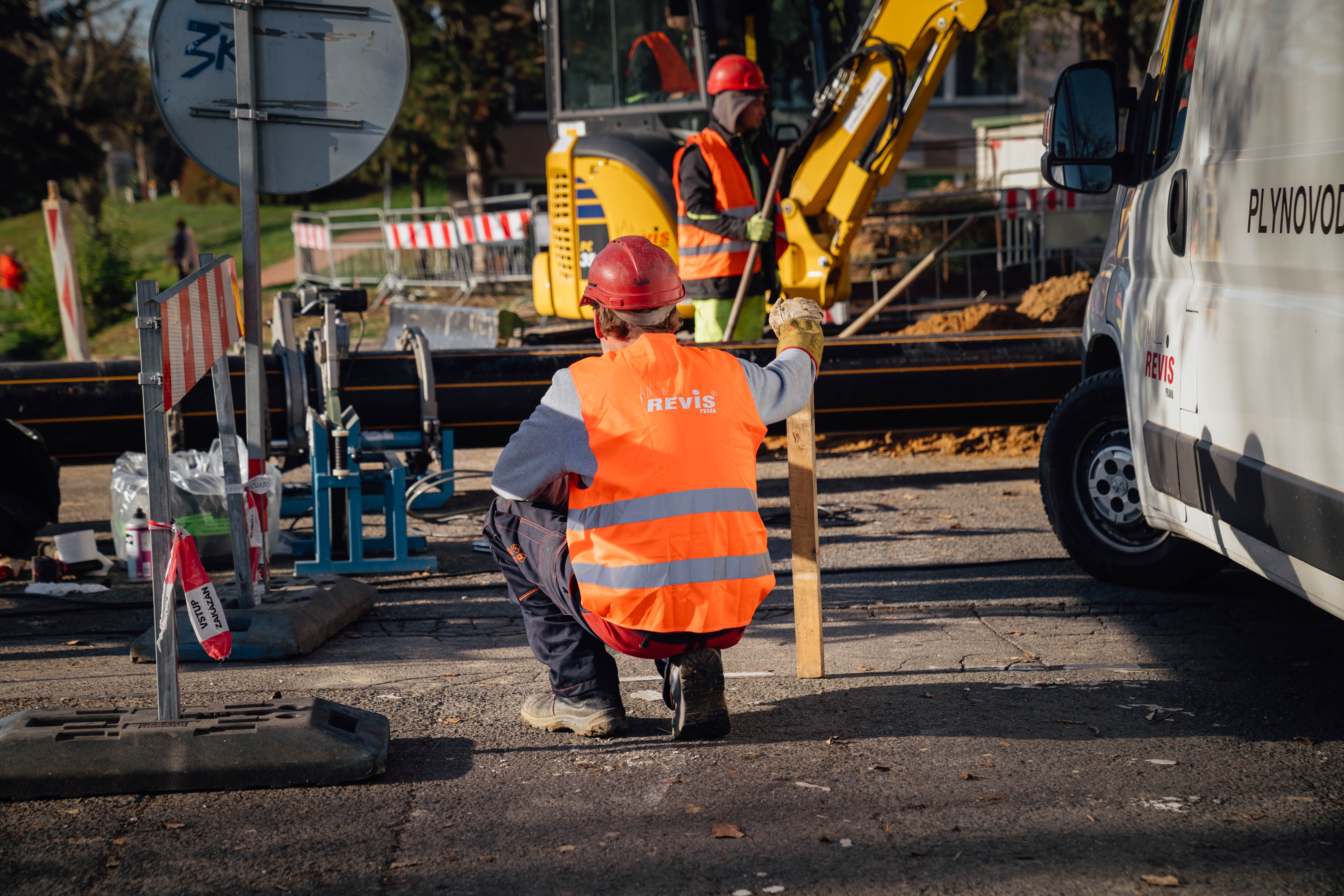 DĚLNÍK PRO VÝSTAVBU INŽENÝRSKÝCH SÍTÍ