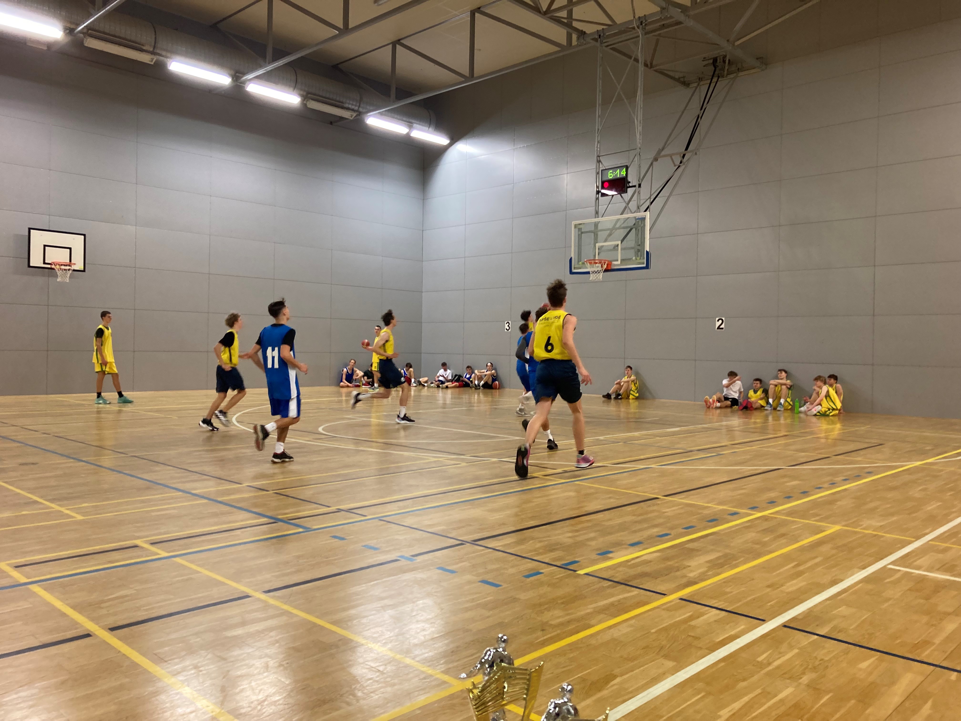 enteria sportovní hry pokračují, známe basketbalového vítěze